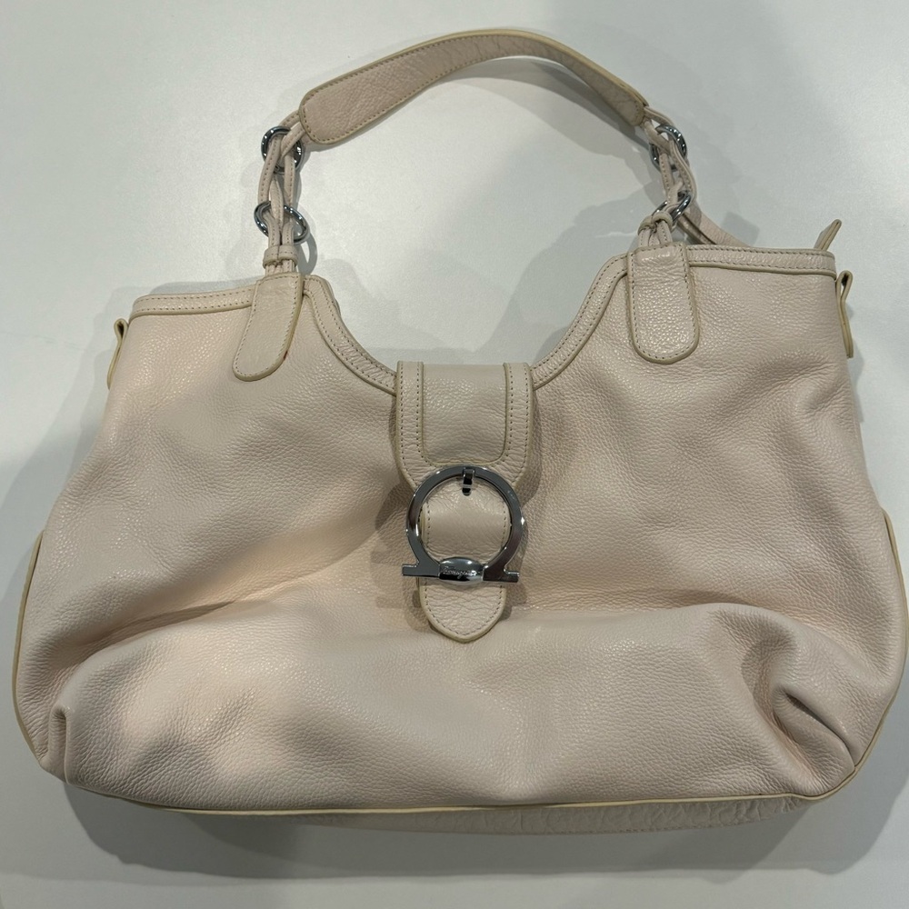 Authentic  Salvatore Ferragamo leather handbag in amazing condition cream